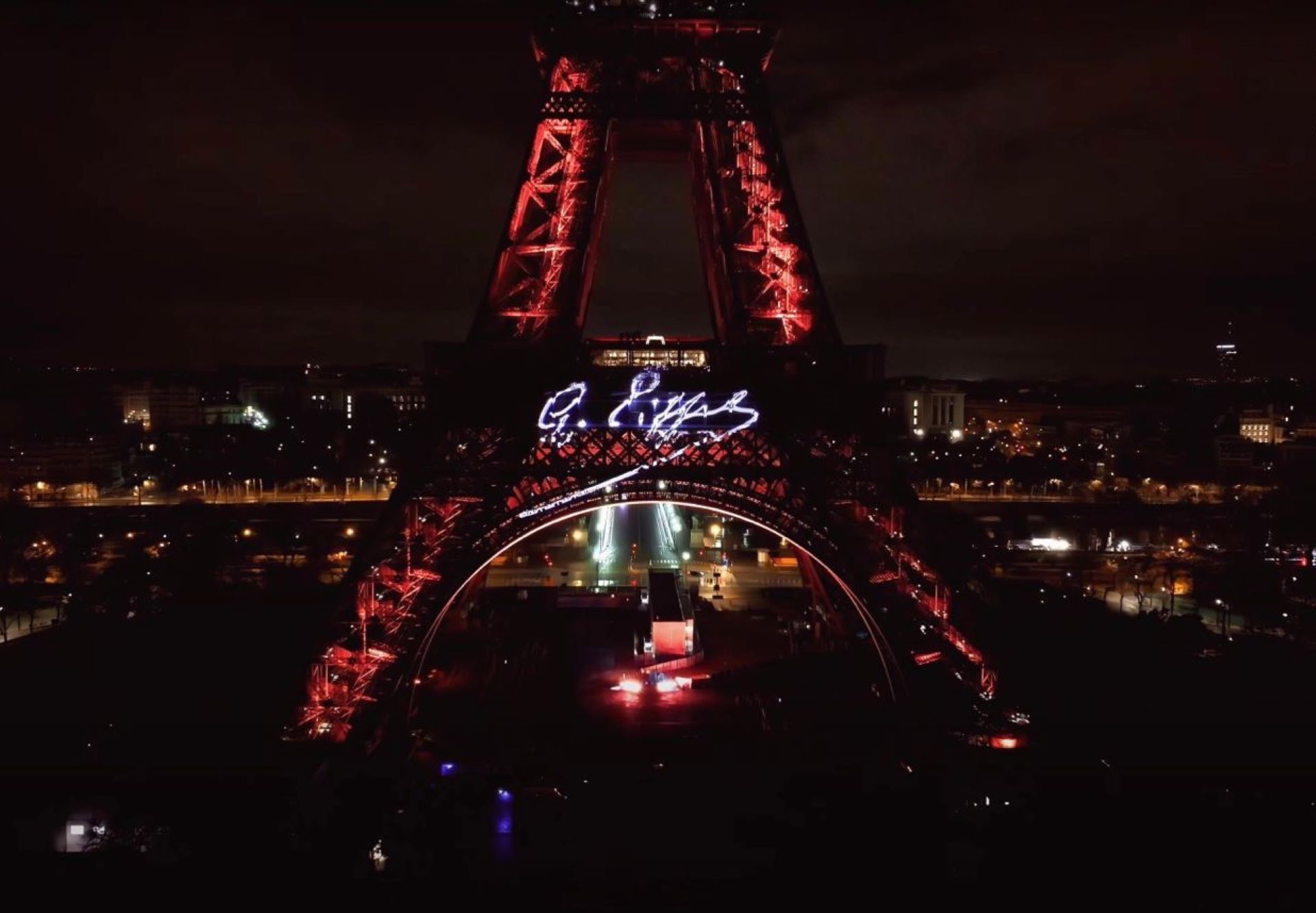 Tour Eiffel by Michael Canitrot