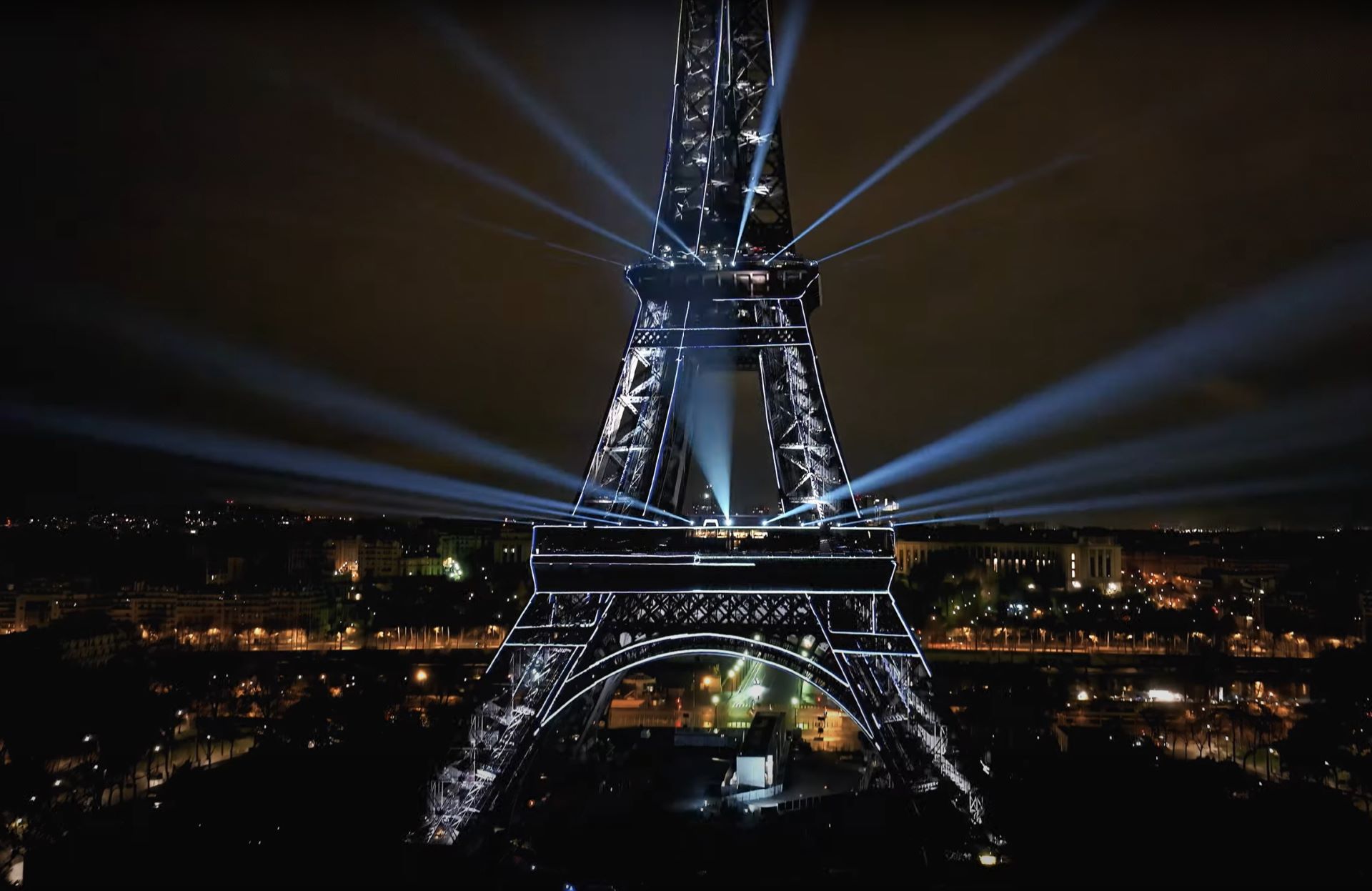 Tour Eiffel by Michael Canitrot